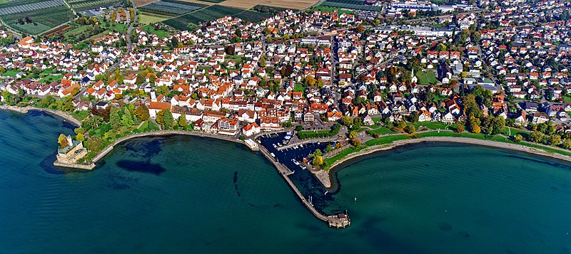 File:!9.10. 2020. Flug mit dem Zeppelin über Kressbronn und Langenargen am Bodensee. 05 (cropped).jpg