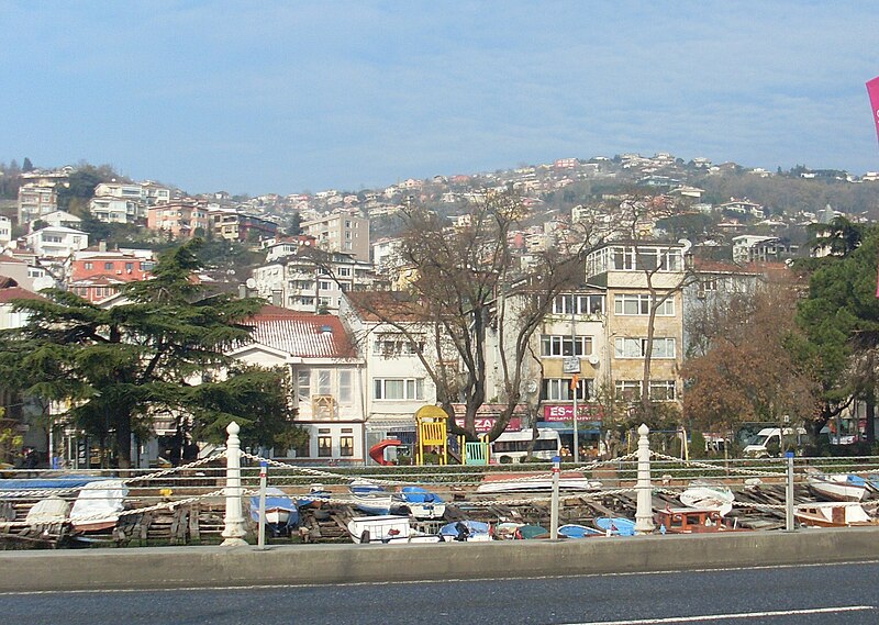 File:İstanbul - Büyükdere, Sarıyer - Dec 2013 r1.JPG