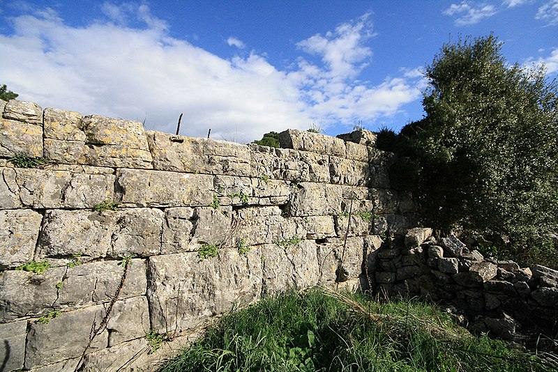 File:Αρχαία Λιμναία, νότια πλευρά - panoramio.jpg