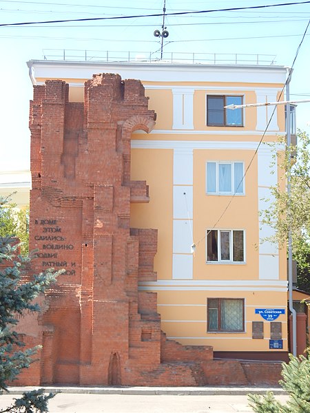File:Вид на Дом Павлова с противоположной стороны улицы.jpg
