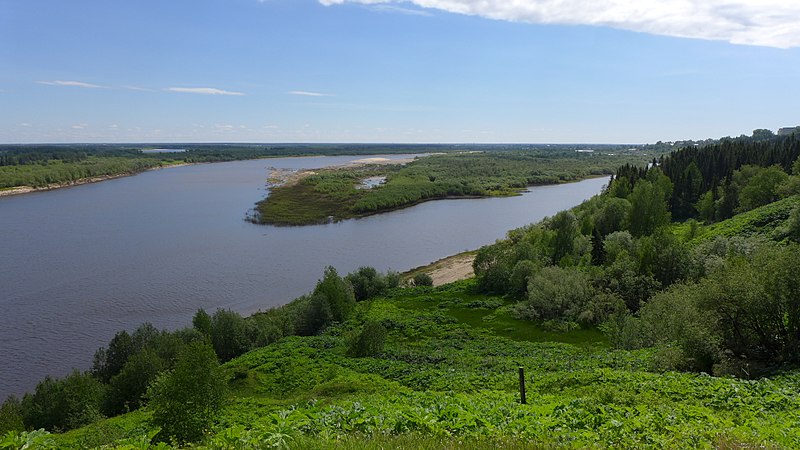 File:Вид с обрыва над Вычегдой - panoramio (2).jpg