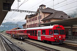 Train pour Samedan - Scuol-Tarasp en gare de Pontresina