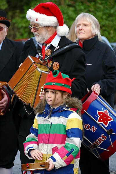 File:18.12.16 Ringheye Morris Dance at the Bird in Hand Mobberley 138 (31694515556).jpg