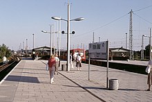 Bahnhof Grünau mit S-Bahn-Zug der Baureihe 485, 1991