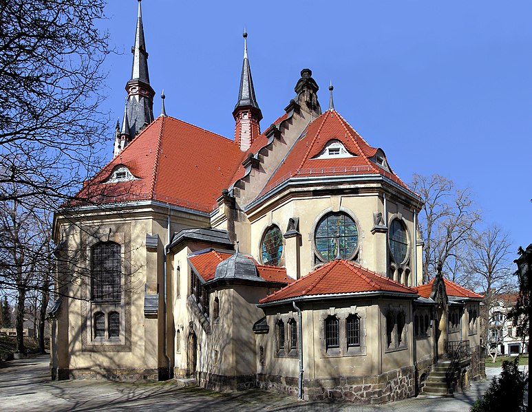 File:20050331078MDR Dresden-Plauen Auferstehungskirche.jpg