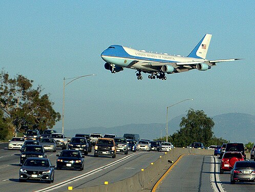 My pal Joey coming to town--Joe Biden arriving for Gavin Newsome's recall news conference at Cal State Long Beach the following day.