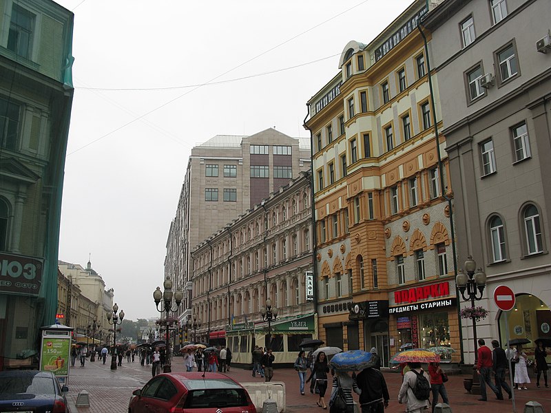 File:6693 - Moscow - ulitsa Arbat.JPG