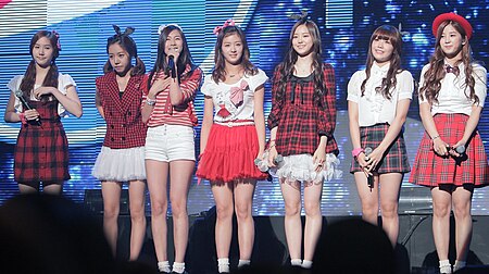 ไฟล์:A_Pink_at_the_GSL_Season_5_Code_S_Final_Performance,_10_September_2011_04.jpg