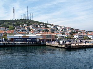 Ferry en el puerto de Kınalıada