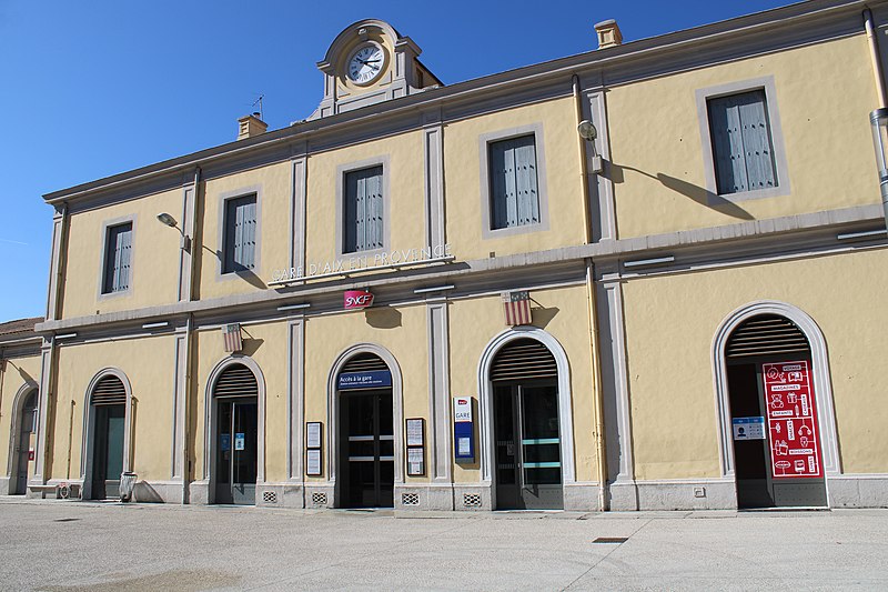 File:Aix-en-provence La gare centrale.jpg