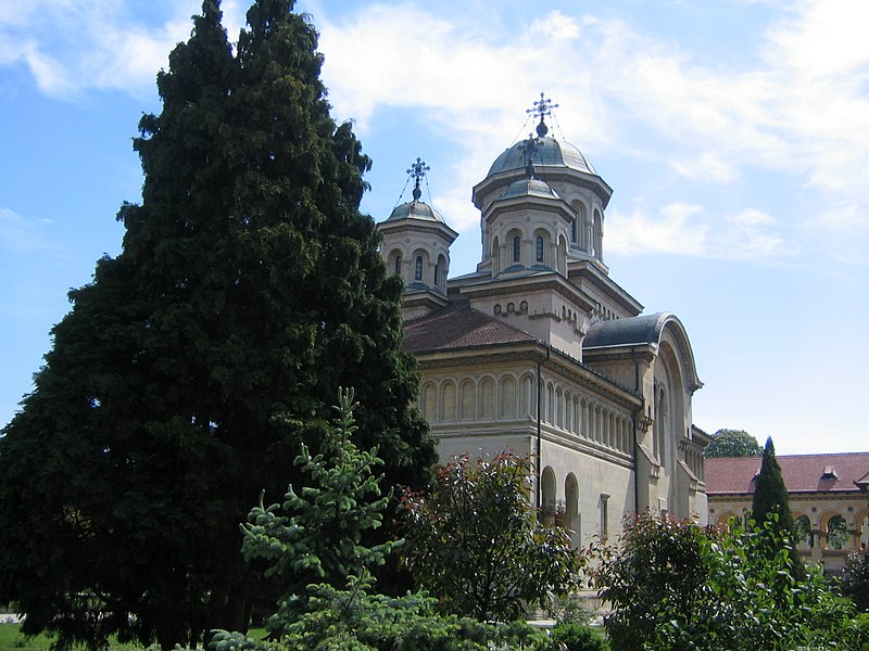 File:AlbaIulia BisericaOrtodoxa.jpg