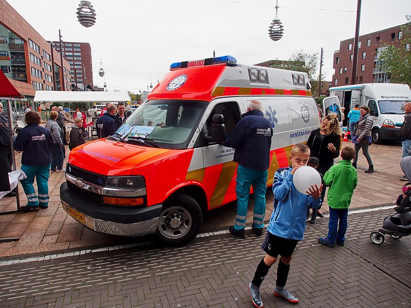 File:Ambulance, Veiligheidsdag Hoofddorp 2017.jpg