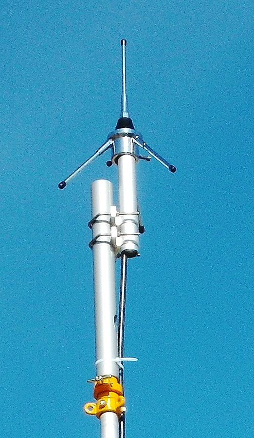 File:Antenna UHF 01.JPG - Wikimedia Commons