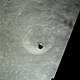 Lądujący moduł Dowodzenia/Serwisowy CSM misji Apollo 17, widoczny jest krater Bečvář X