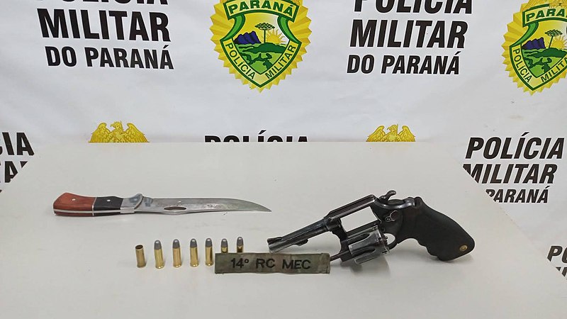 File:Arma branca e de fogo apreendidas - Operação Ágata 2022 (52115319224).jpg