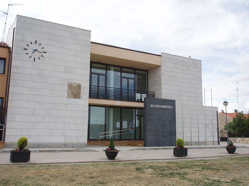 File:Ayuntamiento Frandovinez.JPG