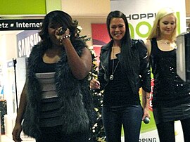 BFF im Shopping Nord, Graz 2011 (from left to right: Rose Alaba, Julia Watzl and Cati Bieber)