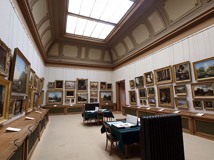 Eerste Schilderijenzaal B overzicht-2.JPG