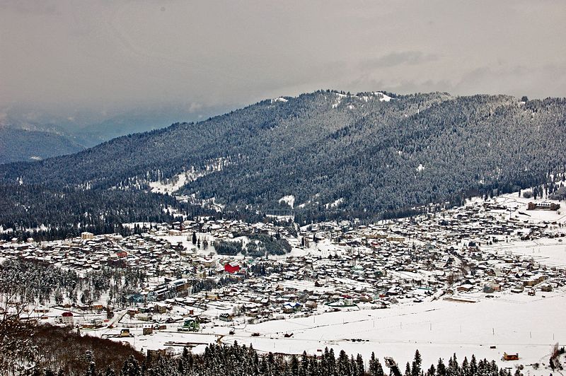 File:Bakuriani. Red house.2007.jpg