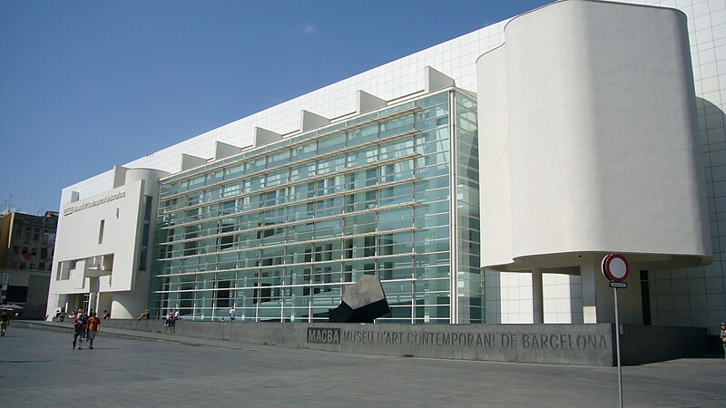 File:BarcelonaMuseumContemporaryArt-RichardMeier-3.jpg