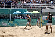 Deutsch: Beachvolleyball bei den Olympischen Jugendspielen 2018; Tag 11, 17. Oktober 2018; Jungen, Spiel um Platz 3 – Argentinien-Ungarn 2:0 (21–15/21–15) English: Beach volleyball at the 2018 Summer Youth Olympics at 17 October 2018 – Bronze Medal Match – Argentina-Hungary 2:0 (21–15/21–15)