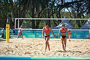 Deutsch: Beachvolleyball bei den Olympischen Jugendspielen 2018; Tag 8, 14. Oktober 2018; Mädchen, Achtelfinale – Bolivien-Puerto Rico 0:2 (18–21/18–21 ) English: Beach volleyball at the 2018 Summer Youth Olympics at 14 October 2018 – Girls Round of 16 – Bolivia-Puerto Rico 0:2 (18–21/18–21 )