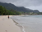 Het strand van Beau Vallon.