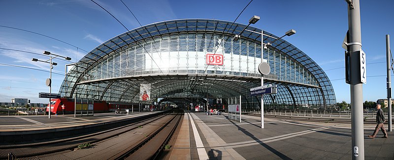 File:Berlin Hauptbahnhof obere Gleisebene.jpg