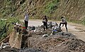 Bhutan-Straßenbau-102-Dochu La-Abfahrt-gje.jpg
