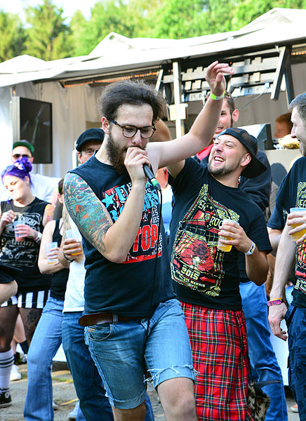 File:Blut Hirn Schranke – Langeln Open Air 2015 07.jpg