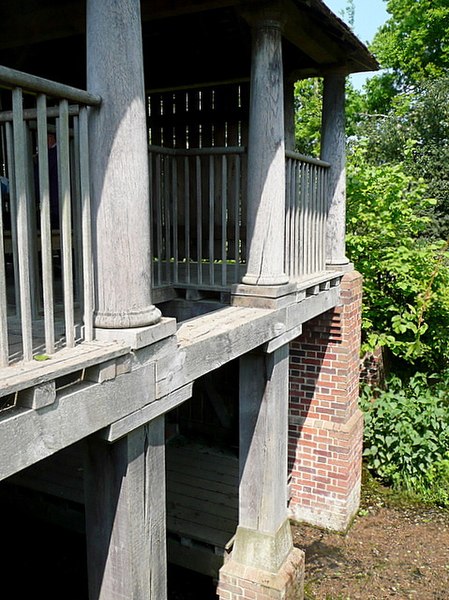 File:Boathouse at Sissinghurst - geograph.org.uk - 2403224.jpg