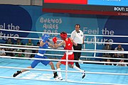 Deutsch: Boxen bei den Olympischen Jugendspielen 2018 Tag 12, 18. Oktober 2018 - Kampf um Bronze im Leichten Weltergewicht Jungen – Hassan Azim (Großbritannien, rot) schlägt Mohammed Boulaouja (Marokko, blau) RSC; Ringrichter ist Wulfren Olivares Peréz (Kolumbien). English: Boxing at the 2018 Summer Youth Olympics on 18 October 2018 – Bronze Medail Match Light Welterweight Boys - Hassan Azim (Great Britain, red) beats Mohammed Boulaouja (Morocco, blue) RSC; Referee is Wulfren Olivares Peréz (Columbia). Español: Boxeo en los Juegos Olímpicos Juveniles de Verano de 2018 en 18 de octubre de 2018 - Medalla de bronce de los hombres ligeros de peso welter: Hassan Azim (Gran Bretaña, rojo) vence a Mohammed Boulaouja (Marruecos, azul) RSC; El árbitro es Wulfren Olivares Peréz (Colombia).