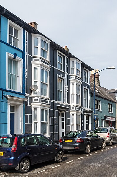 File:Bridge Street - geograph.org.uk - 4341779.jpg