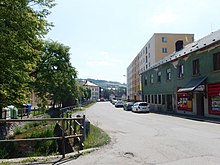 File:Brněnec,_hlavní_ulice.jpg