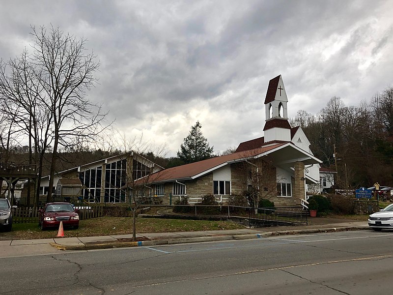 File:Bryson City Presbyterian Church, Bryson City, NC (45732828995).jpg