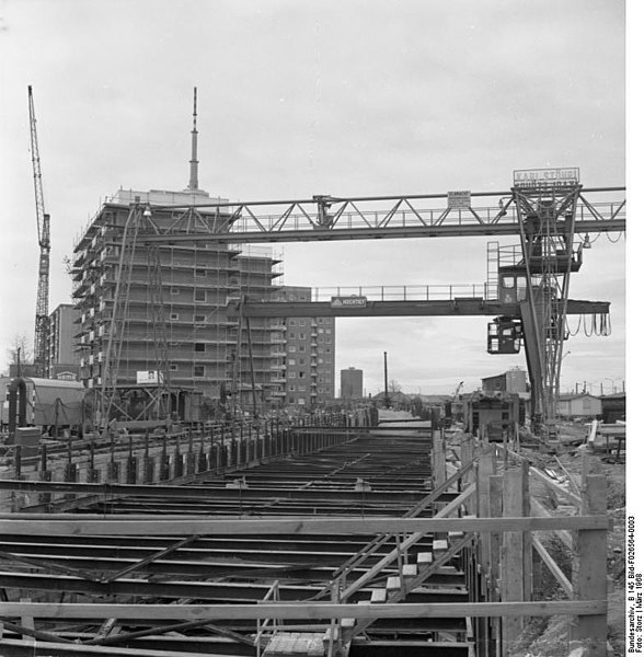 File:Bundesarchiv B 145 Bild-F026564-0003, München, Bau der Untergrundbahn.jpg