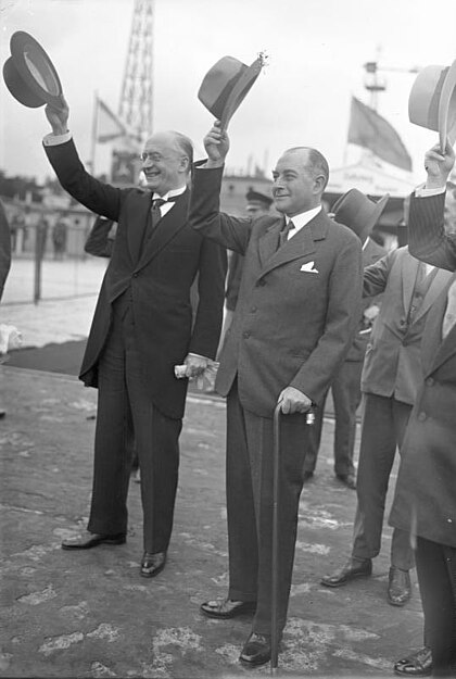 File:Bundesarchiv Bild 102-12084, Berlin-Tempelhof, Abreise Ramsay MacDonalds.jpg