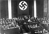 Хитлер представља Закон о посебним овлашћењима