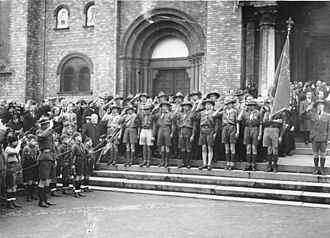 Scouts in Austria in 1920 Bundesarchiv Bild 183-1982-0706-501, Osterreich, Pfadfinder-Treffen.jpg