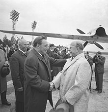 Il Segretario generale del Partito Comunista dell'Unione Sovietica Leonid Brežnev incontra all'aeroporto Vnukovo il Presidente della Repubblica Democratica Tedesca Walter Ulbricht il 3 giugno 1969.