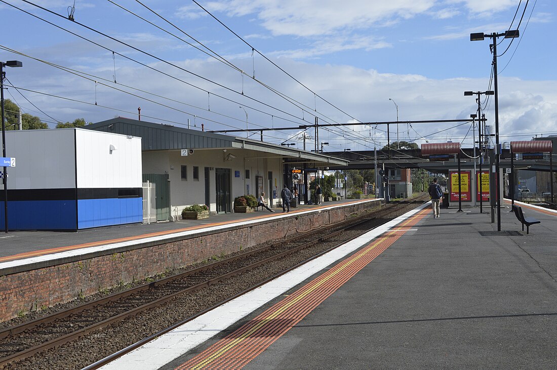 File:Burnley Railway Station.jpg