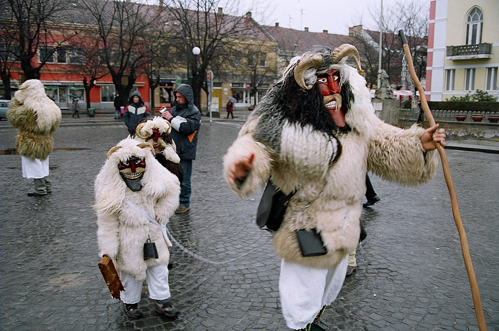 Šokci en masques traditionnels célébrant la fin de l'hiver, Mohács, février 2006.