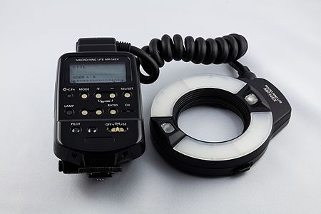 Canon Macro Ring Lite MR-14EX.