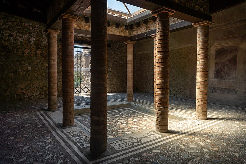 File:Casa del Menandro, Interior, Pompeii (4979).jpg