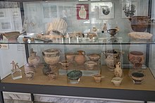 Findings from the hero shrine of Opheltes at Nemea. Archaeological Museum of Nemea, Case 4 Case 4, The hero shrine of Opheltes, AM of Nemea, 201798.jpg