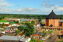 Pusat kota, dekat dengan Katedral gereja Nossa Senhora da Glória, bersama Juruá Sungai, Acre, Brazil.