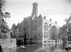 Le château et son donjon vers 1925.