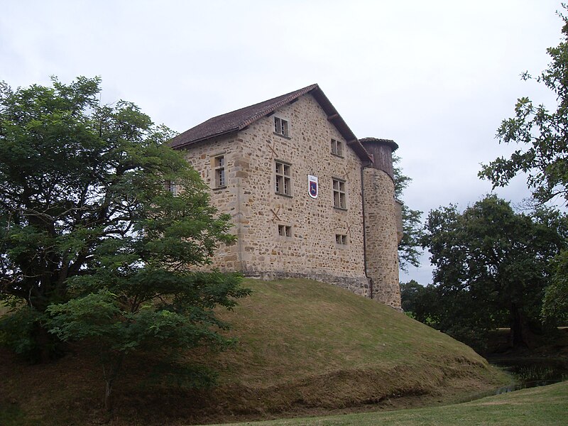 File:Château de Camou.JPG