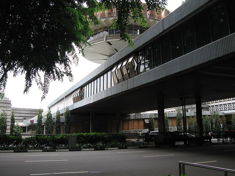 File:Change Alley Overhead Bridge 2, Dec 05.JPG