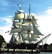 Foto af Charles W. Morgan-skibet i dets hjemhavn i Mystic Seaport, Connecticut.